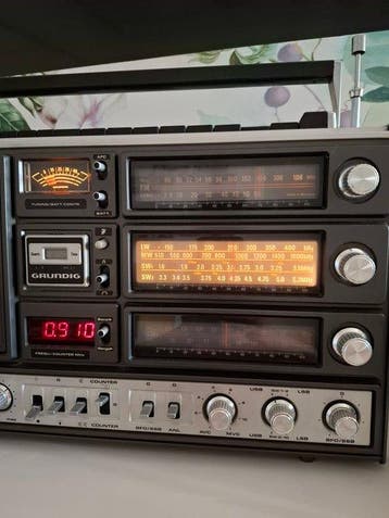 Grundig - Satellit 3000 Professional Multi-Band Portable, Nieuw