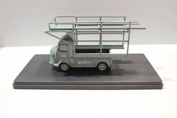 AM.71 1:43 - Modelauto - Citroën Type H/HY porte-voitures