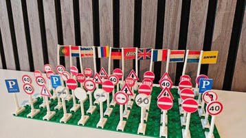 Lego MOC (My own creation) - 55x LEGO Traffic Signs & Posts, Nieuw