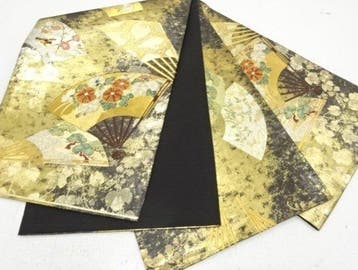 Fukuro Obi doré luxueux avec éventail et fleurs des quatre