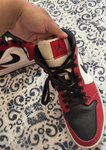 Nike Air Jordan 1 Mid “Chicago Black Toe” – Men’s Sneakers -