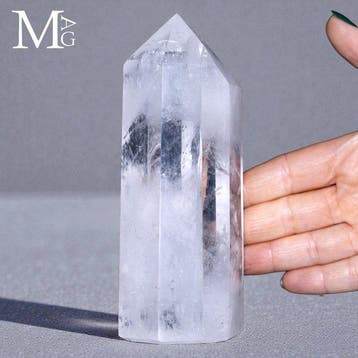 Heldere Kwarts-Obelisk met Natuurlijke Insluitsels en