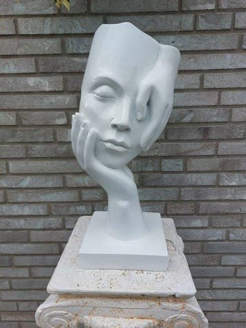 Beeld, surreal Statue head on block 48 cm height - 48 cm -