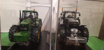 Siku 1:32 - Modelauto (2) - FENDT 930 - JOHN DEERE 6920