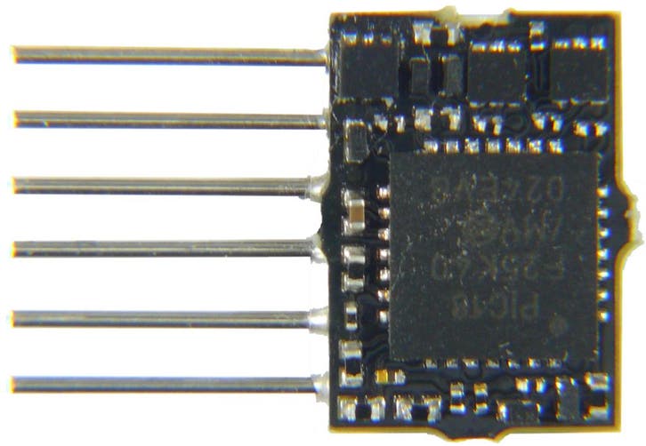 zimo MX615N loc decoder 8x8x2.4mm met NEM-651 aansluiting, Hobby en Vrije tijd, Modeltreinen | N-Spoor, Gelijkstroom, Overige typen