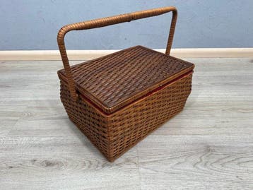 Naaidoos - Kunstrotan en Kunststof, Textiel - Gevulde