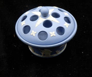 Tegel - Wedgwood - Vintage Wedgwood Jasperware potpourripot