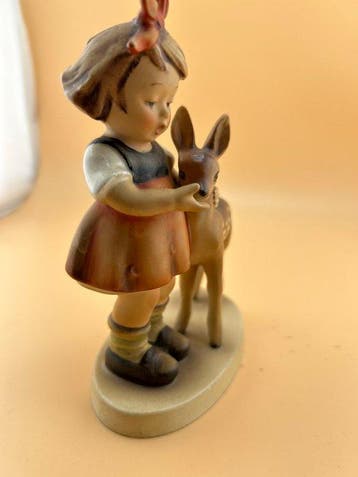 Goebel - M.I. Hummel - Figure - Mädchen mit Reh - Porcelaine