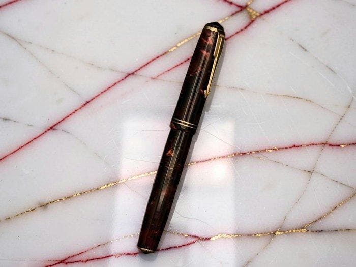 Parker - Vacumatic Debutante Burgundy - Zonder minimumprijs, Verzamelen, Pennenverzamelingen