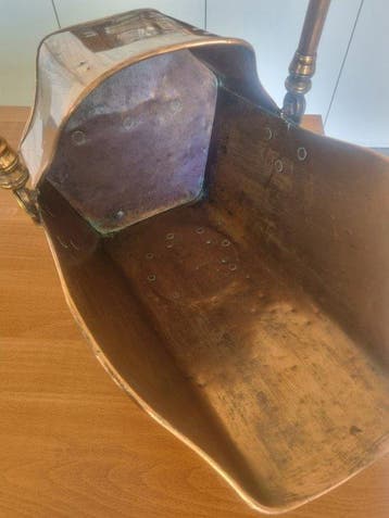 Cruche - Cuivre - Ancien seau à charbon en cuivre.