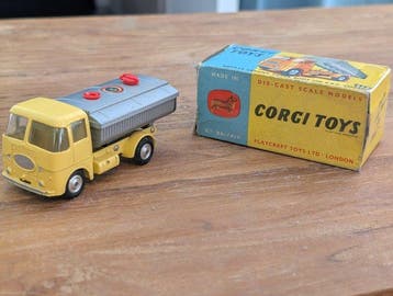 Corgi - Modelauto (2) - Neville Cement Tipper Body on E.R.F., Nieuw