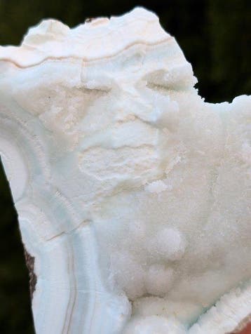 Kunstwerk gewijd aan de oude god Poseidon in aragoniet uit