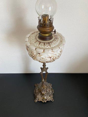 Petroleumlamp - Brons - Nimfvoet & Opaalglas