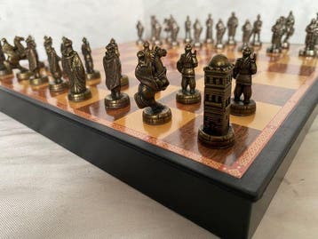 Schaakspel - Vintage gemaakt in brons en reliëf en tapijt