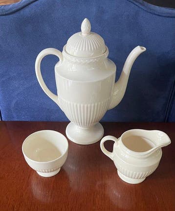 Wedgwood - Koffieservies (17) - Edme - Aardewerk - 17-delig