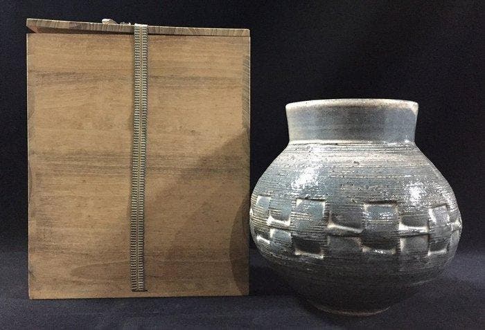 Fine Japanese Kumano Ware Ceramic Vase by Minoru - Geometric, Antiek en Kunst, Antiek | Overige Antiek