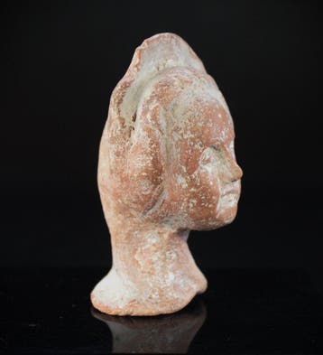 Oud-Grieks Terracotta Votiefhoofd van Dama (Zonder