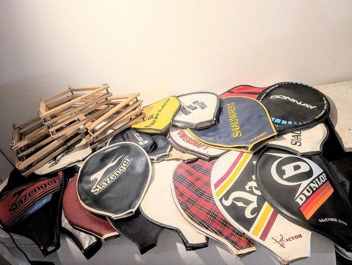 Partij van 30 Vintage Hoezen en spanners voor tennisrackets, Verzamelen, Overige Verzamelen