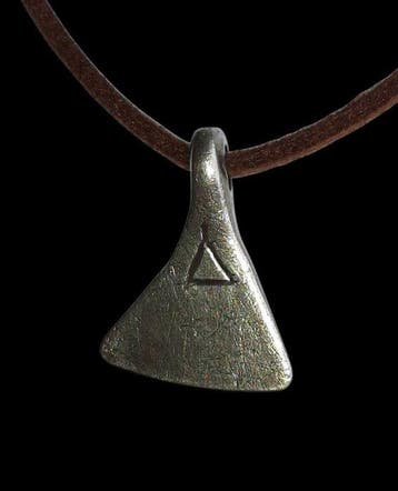 Époque Viking Argent Amulette rare en forme de hache avec un