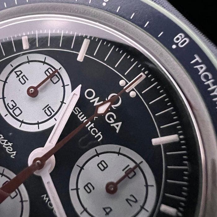 Omega x Swatch - MoonSwatch - Mission on Earth - Zonder, Handtassen en Accessoires, Horloges | Heren