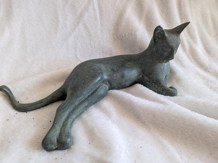 Resting cat - 30 cm - Figuur - resting cat - Koud geverfd, Antiquités & Art, Curiosités & Brocante