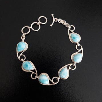 Larimar van hoge kwaliteit op 925 zilver, rhodiumgeplateerd.