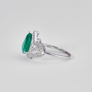 Statement ring - 14 karaat Witgoud - 4.02ct. tw. Smaragd -
