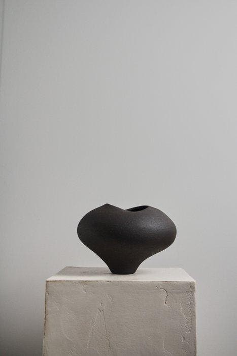 Valentina Cojocaru - sculptuur, Ebony - 18 cm - Steengoed, Antiek en Kunst, Kunst | Designobjecten