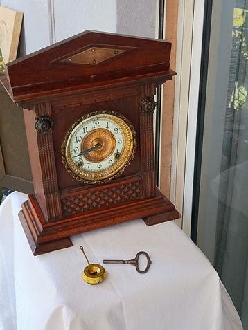 Horloge de table - An Sonia - Laiton, Glacis, Fer, Bois -