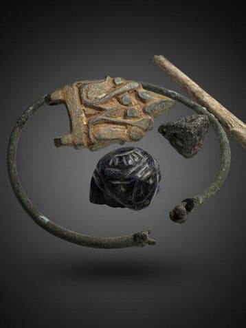 IJzertijd / oud-Romeins - veel artefacten - zegel armband, Antiek en Kunst