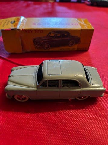 Dinky Toys 1:43 - Modelauto - Peugeot 403 Berline