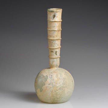 Laat-Romeins / Vroeg-Byzantijns Glas Grote versierde fles -