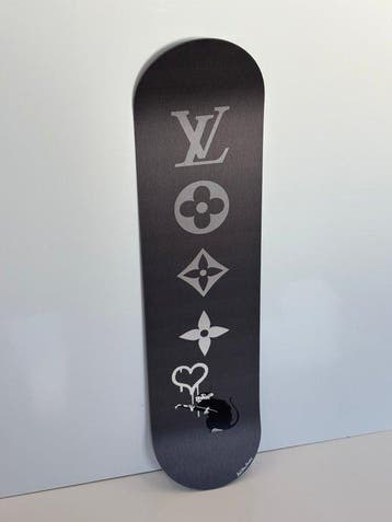 Rob VanMore - Skating by LV x Banksy Rat, Antiquités & Art