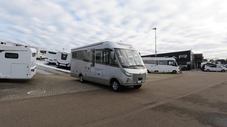 Carthago Chic S-Plus I 50 LE nieuw met daginschrijving 44957, Caravans en Kamperen, Mobilhomes, Automaat, Rondzit, Diesel, tot en met 4