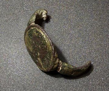 Oud-Romeins Brons Ring met een portret van een lid van de