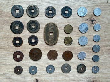 Japan. 31 Monedas de Rin, Sen y Yen (varios periodos)