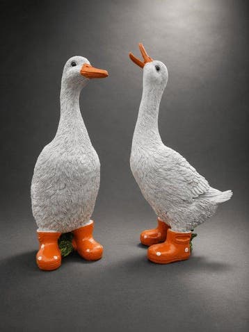 Statue, funny goose with boots orange - 32 cm - polyrésine