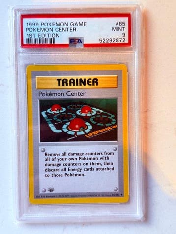 Pokémon - 1 Graded card - Pokémon Center 85/102 First, Hobby en Vrije tijd, Nieuw