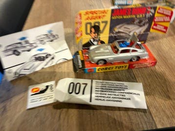 Corgi Toys 1:43 - Voiture miniature - Aston Martin DB5, Nieuw