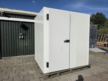 Vriescel 196 x 166 x 210 cm stekker klaar