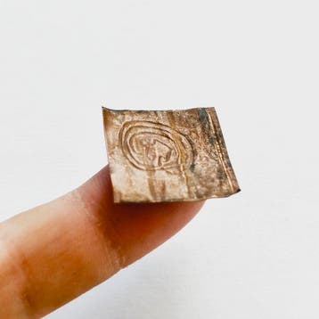 Oud-Indochinese Messing XS-bladkraal-talisman met