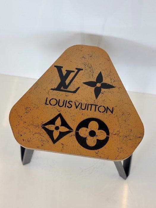 Rob VanMore - Triangle Tea by LV Table S, Antiquités & Art, Art | Objets design