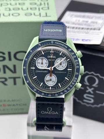 Omega x Swatch - MoonSwatch - Mission on Earth - Sans prix, Handtassen en Accessoires, Horloges | Heren, Nieuw