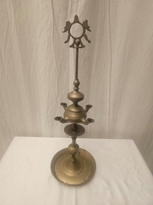 Lampe à huile - La lampe à huile en bronze : une œuvre, Antiquités & Art, Curiosités & Brocante