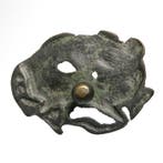 Scythisch Brons Open werkbijlage met een leeuw die een hert