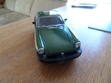 Universal Hobbies 1:18 - Voiture miniature - MGB GT coupé, Hobby en Vrije tijd, Nieuw