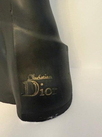 Christian Dior - Christian Dior etalagehoofd THE GLOVED LADY
