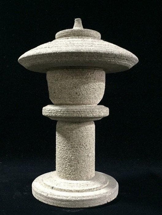 Traditional Japanese Stone Lantern Oribe style Tachi-gata, Antiek en Kunst, Antiek | Overige Antiek