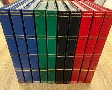 Accessoires - 10 Leuchtturm Insteekalbums met 32 zwarte, Postzegels en Munten, Gestempeld