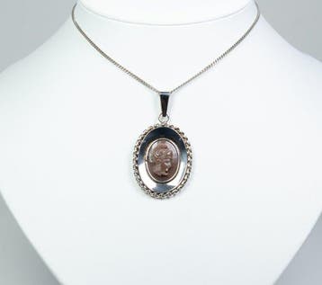 - 835 argent - camée en agate - sculpté à la main - Collier